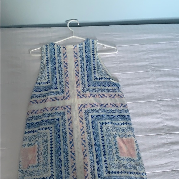 Sleeveless Summer Top - Picture 2 of 2